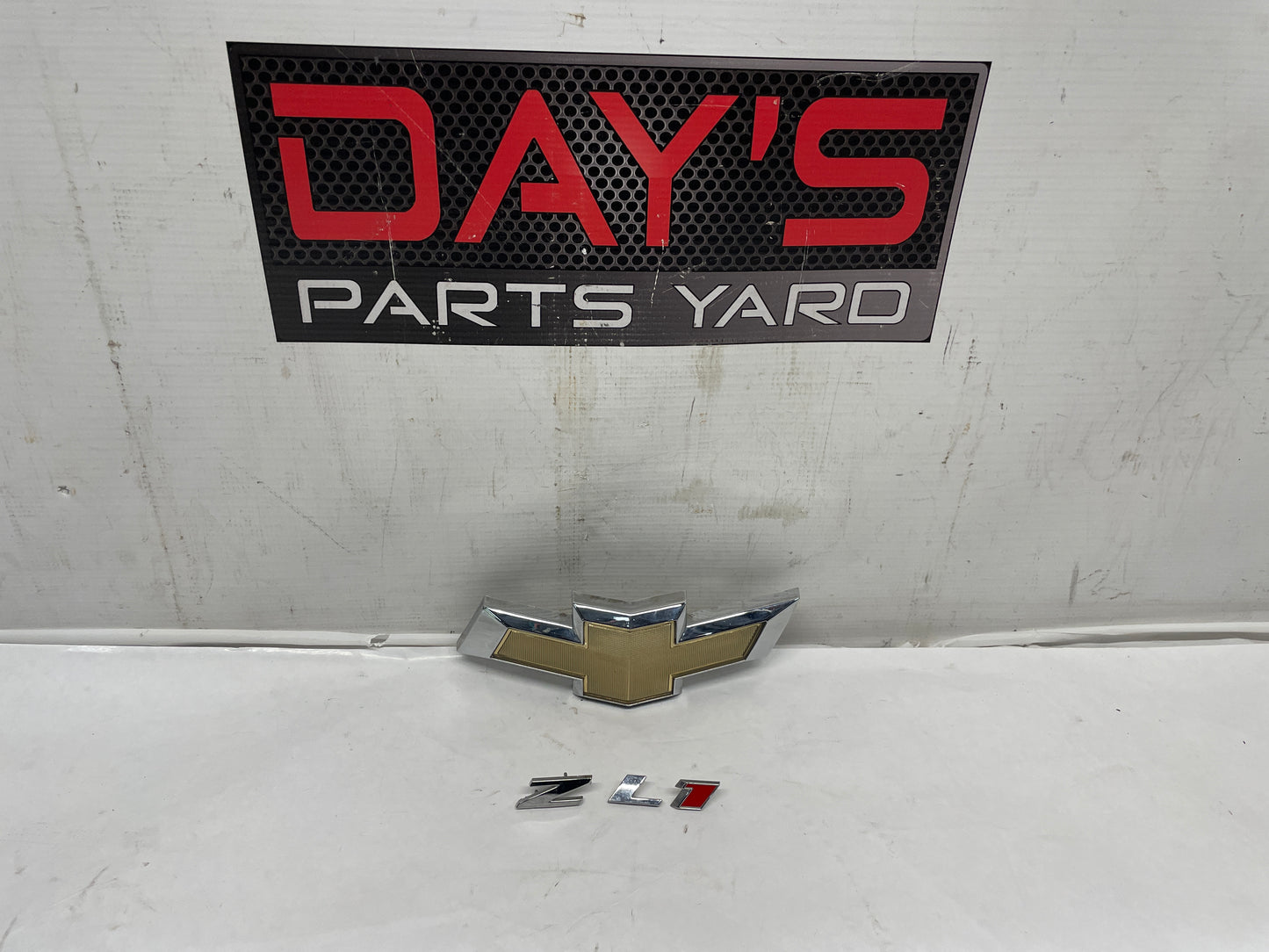 2014 Chevy Camaro ZL1 Front Bumper Grille Bowtie & ZL1 Emblem OEM - Day's Parts Yard
