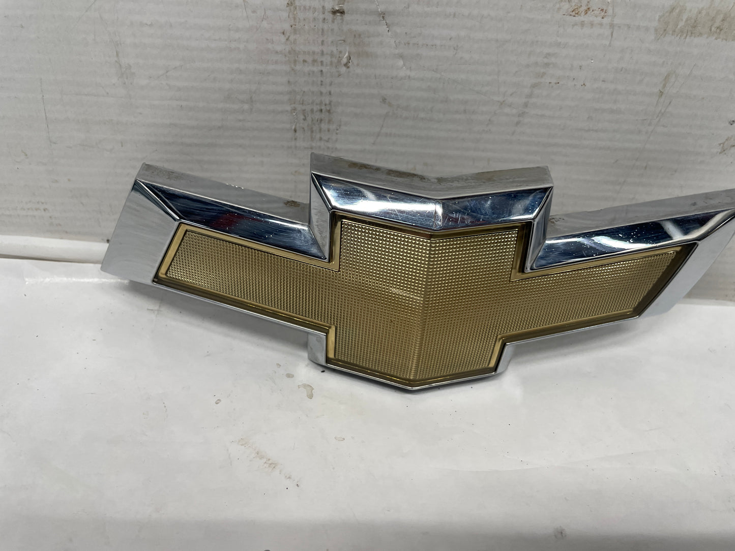 2014 Chevy Camaro ZL1 Front Bumper Grille Bowtie & ZL1 Emblem OEM - Day's Parts Yard