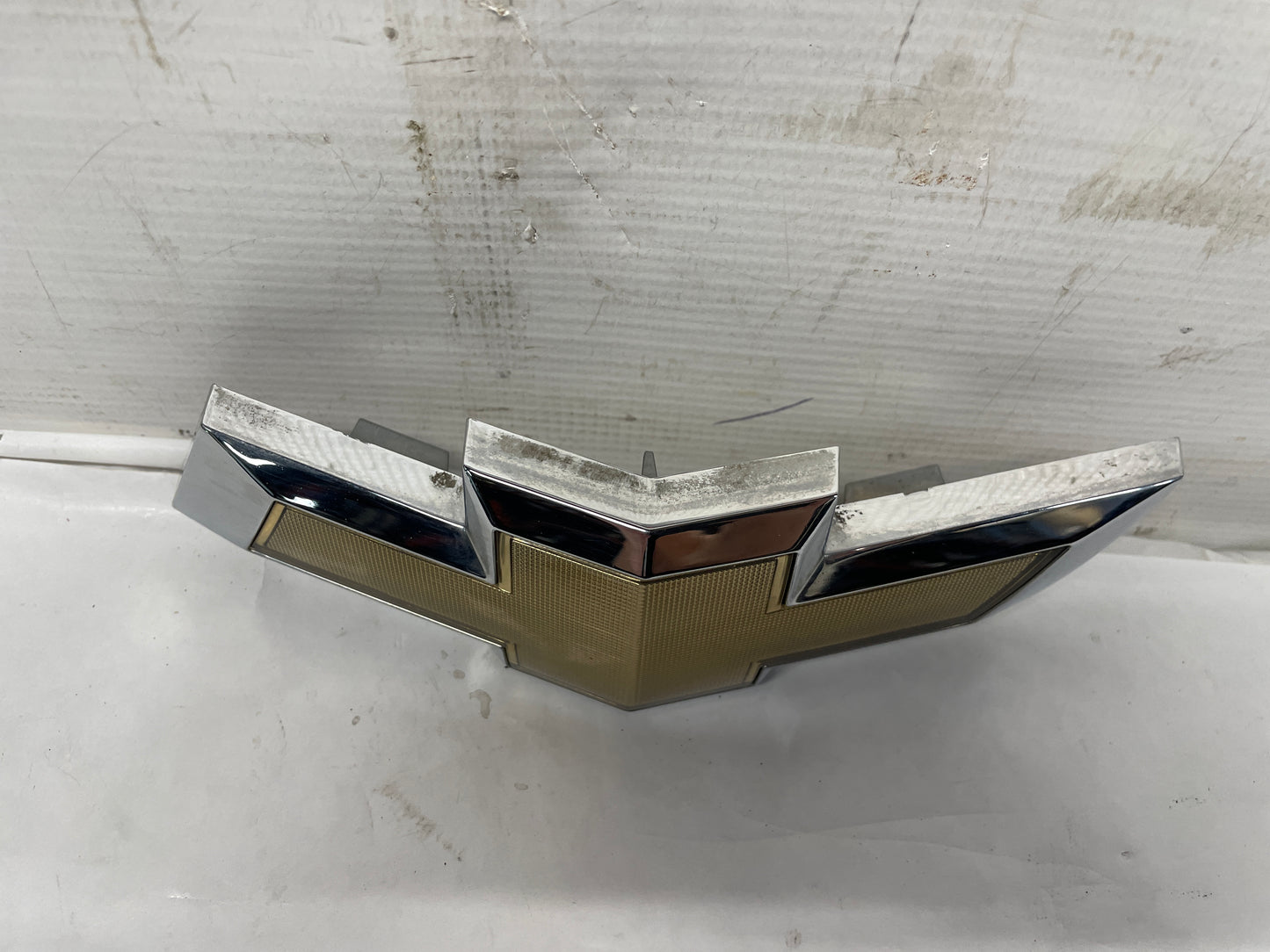 2014 Chevy Camaro ZL1 Front Bumper Grille Bowtie & ZL1 Emblem OEM - Day's Parts Yard