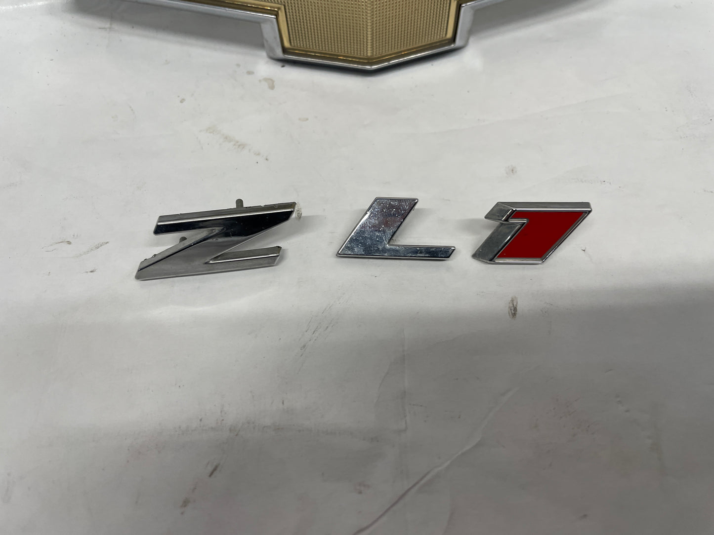 2014 Chevy Camaro ZL1 Front Bumper Grille Bowtie & ZL1 Emblem OEM - Day's Parts Yard