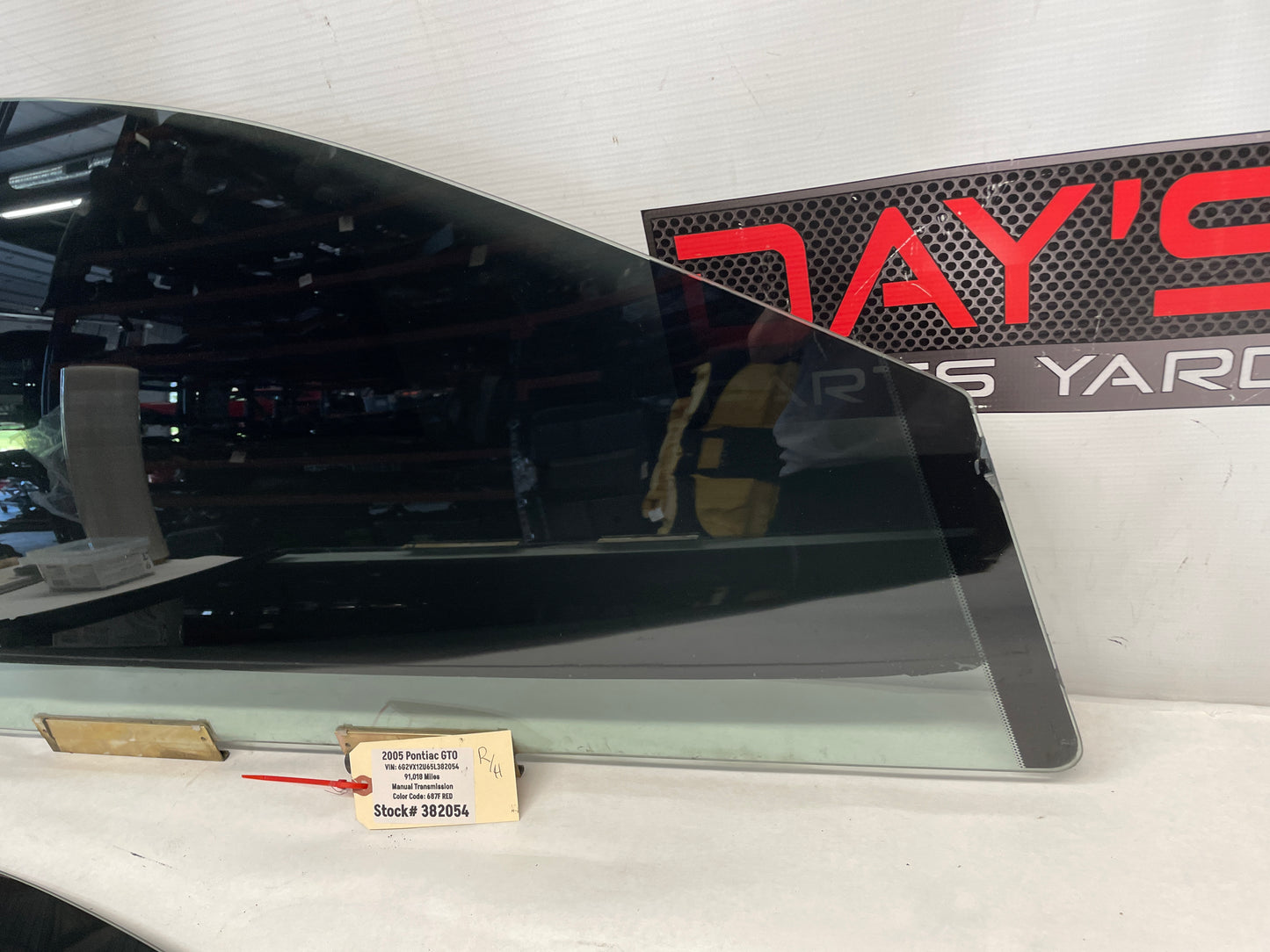 2005 Pontiac GTO RH Passenger Front Door Window Glass OEM - Day's Parts Yard