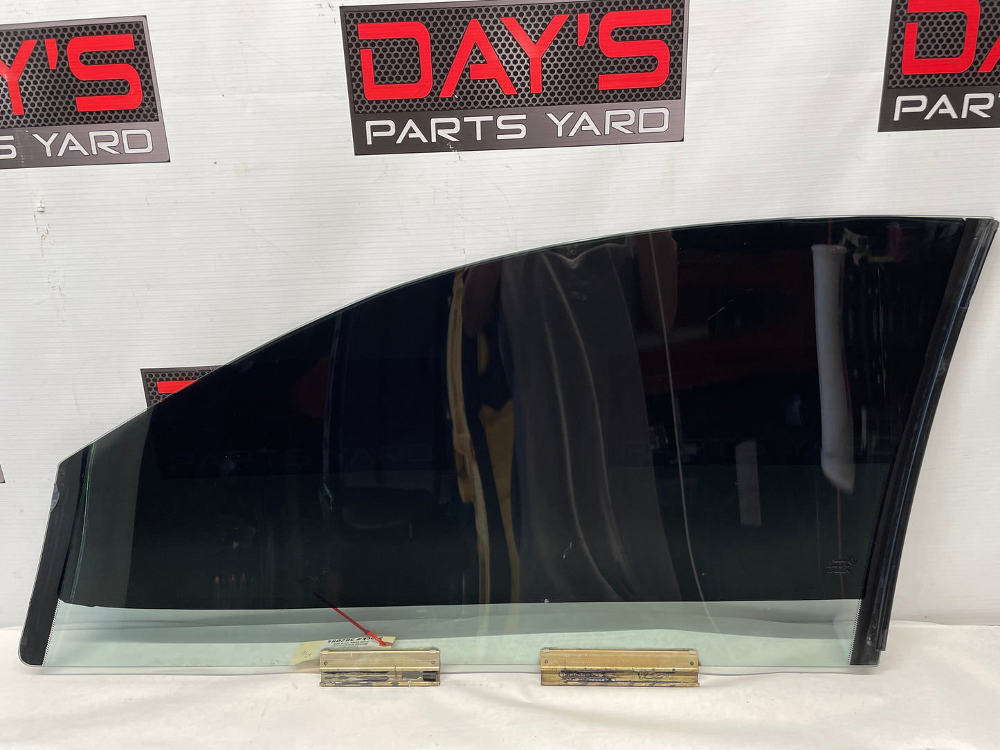 2005 Pontiac GTO RH Passenger Front Door Window Glass OEM - Day's Parts Yard