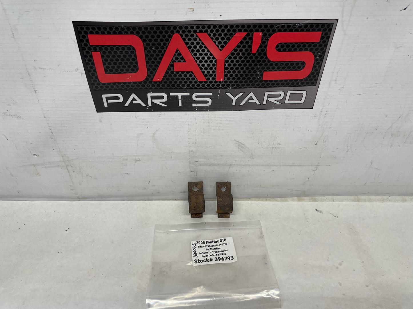 2005 Pontiac GTO Rear Sway Rear Sway Bar Brackets OEM - Day's Parts Yard