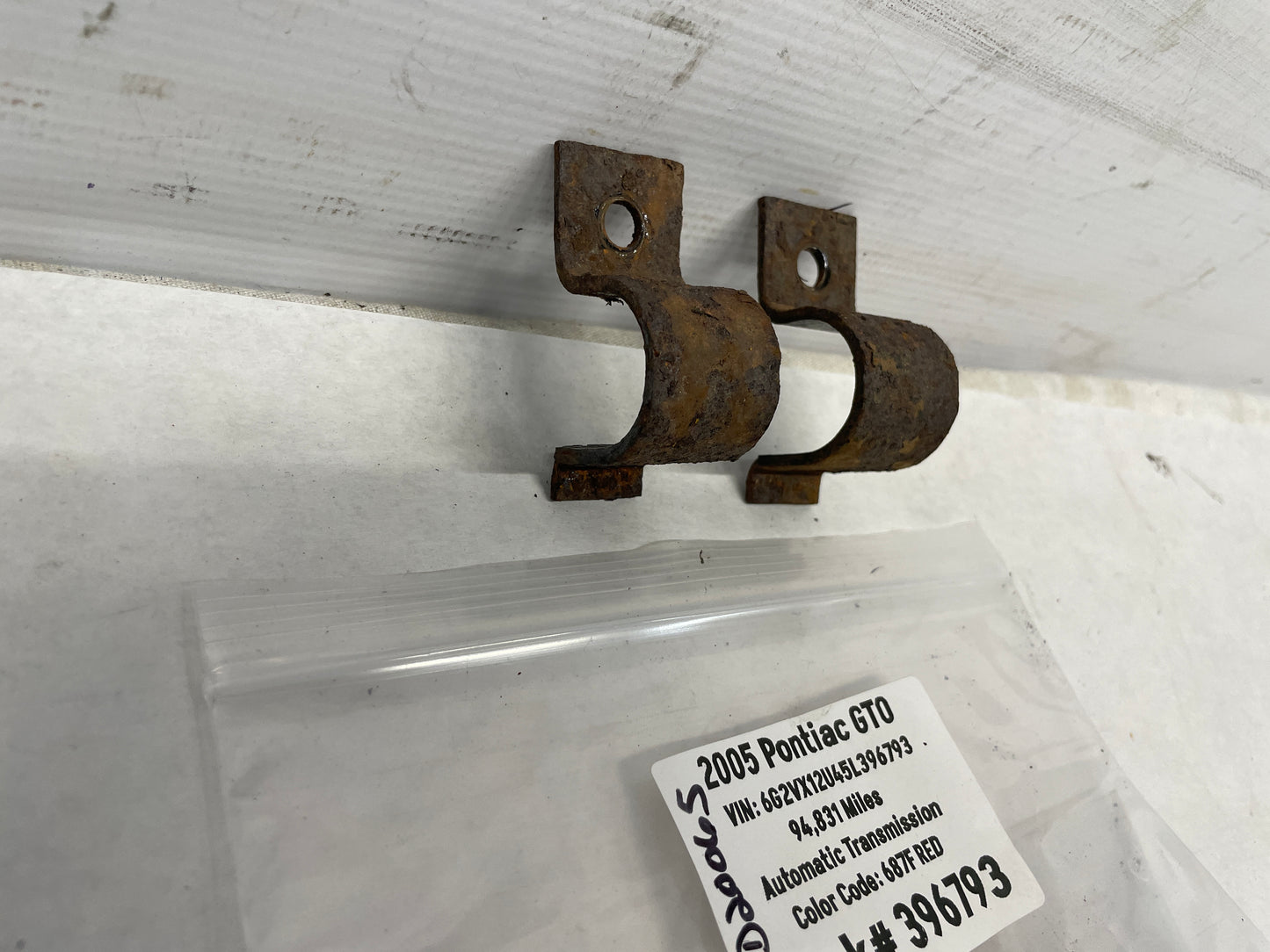 2005 Pontiac GTO Rear Sway Rear Sway Bar Brackets OEM - Day's Parts Yard