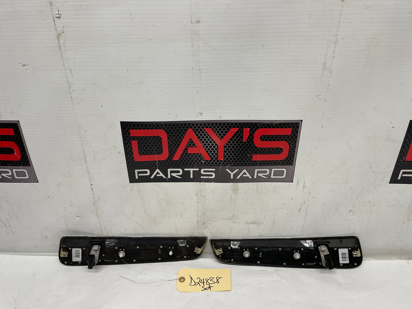 2016 Chevy SS Sedan RH & LH Fender Marker Lights Tail Lamp OEM - Day's Parts Yard