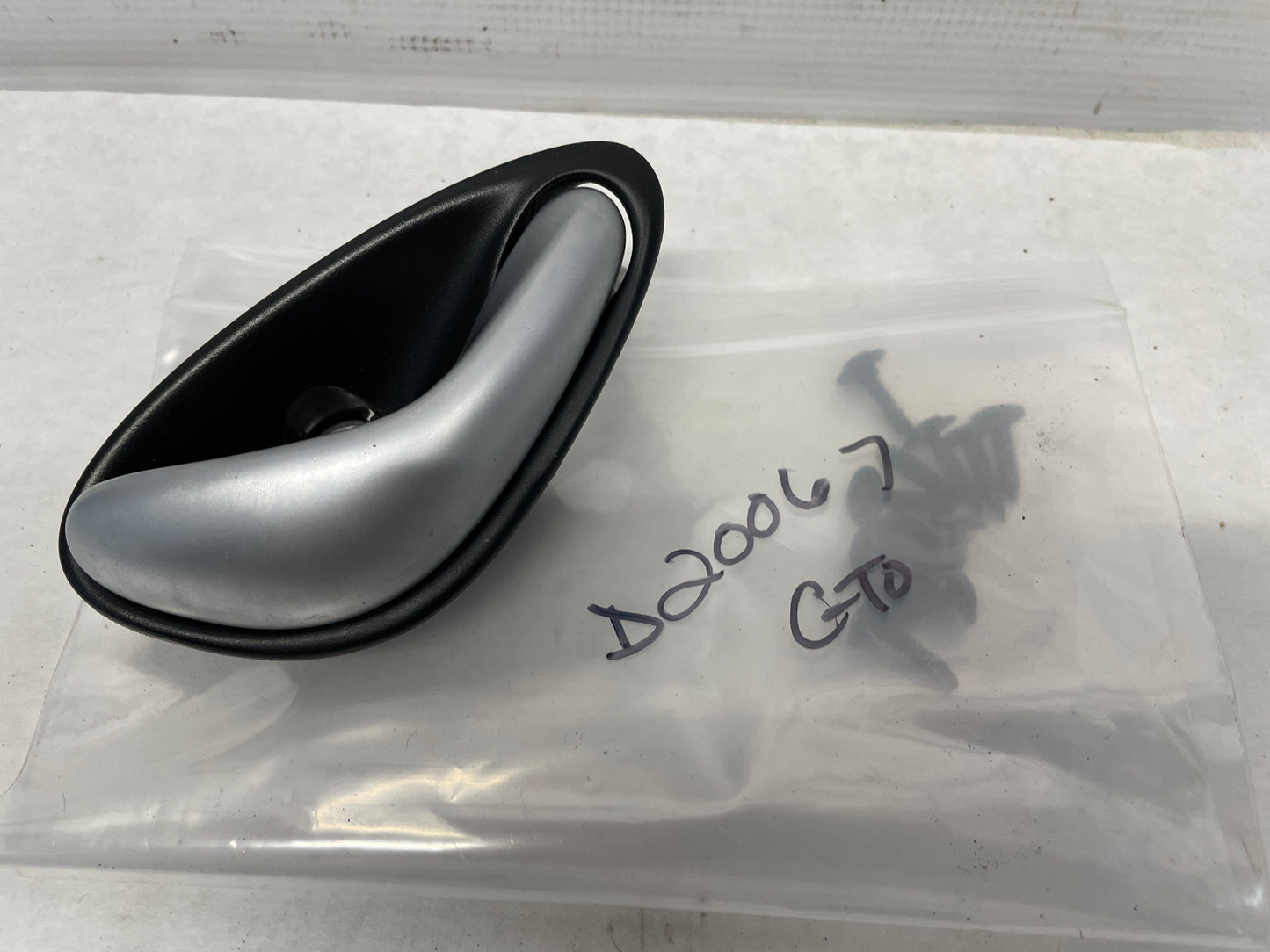 2005 Pontiac GTO RH Passenger Interior Door Handle OEM - Day's Parts Yard
