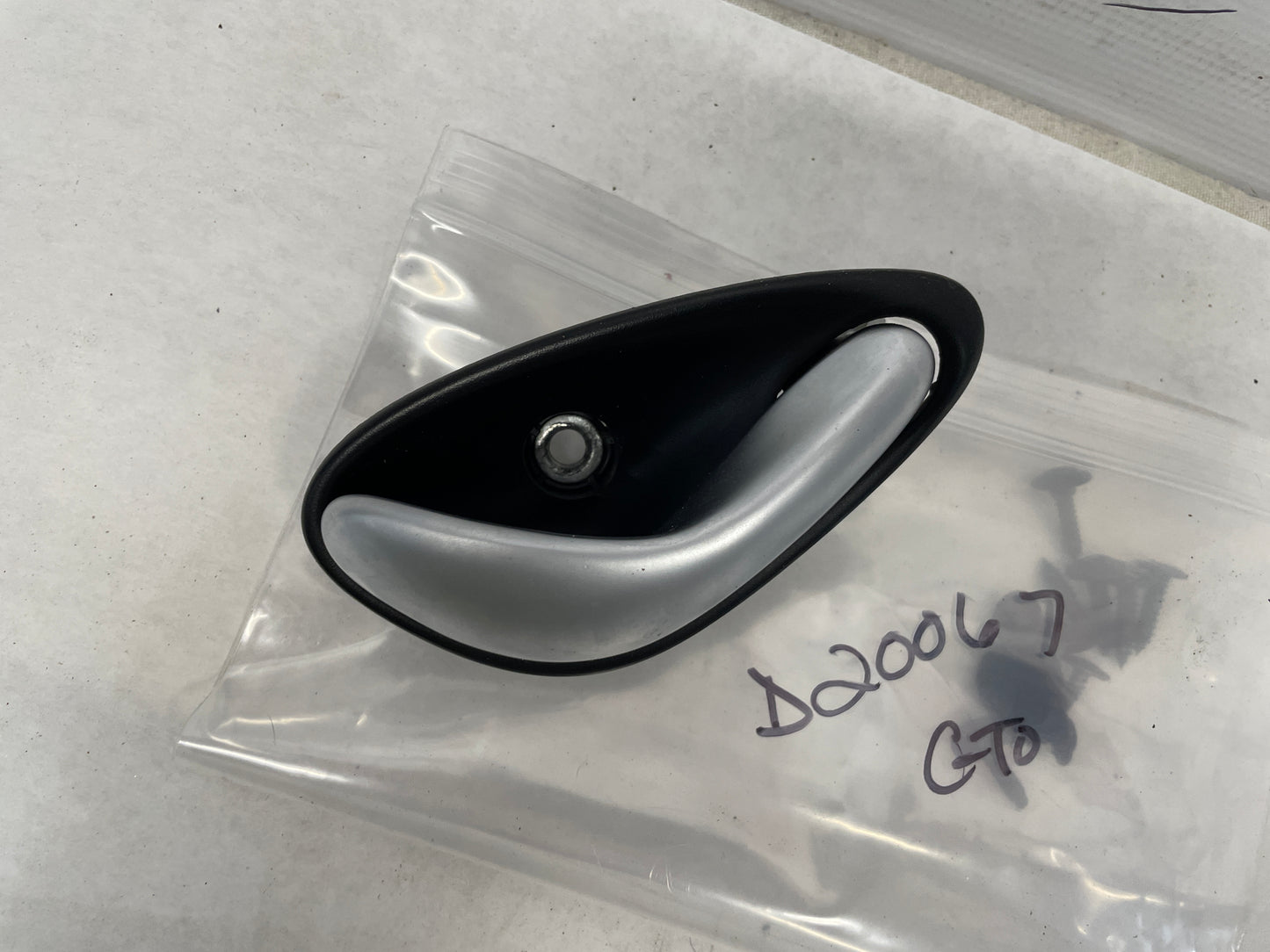 2005 Pontiac GTO RH Passenger Interior Door Handle OEM - Day's Parts Yard