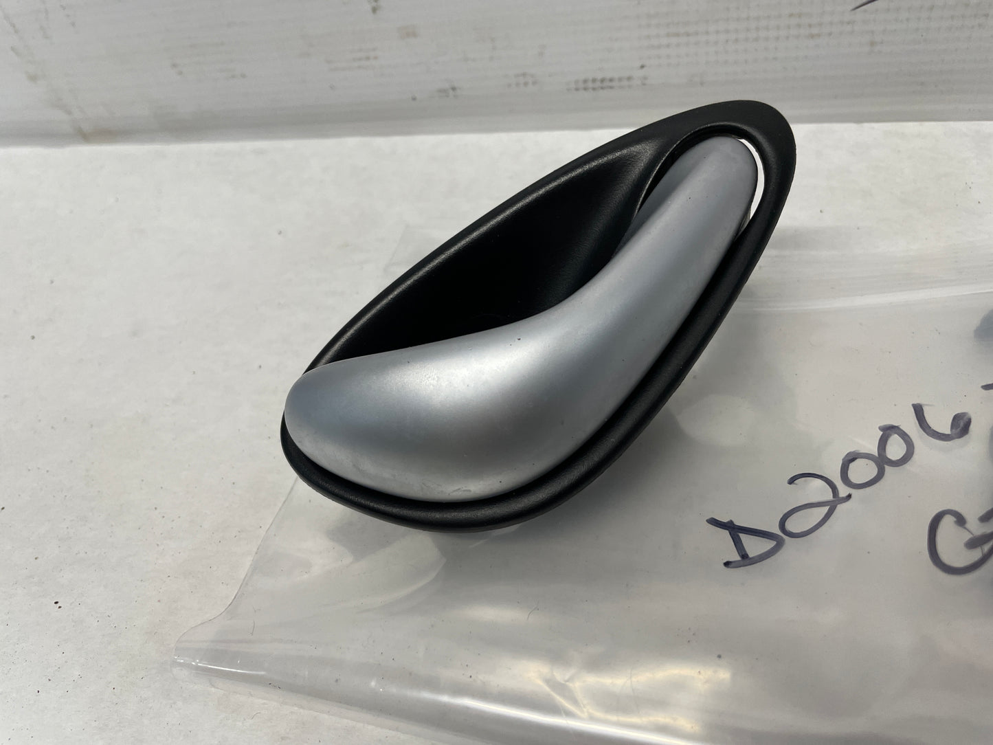 2005 Pontiac GTO RH Passenger Interior Door Handle OEM - Day's Parts Yard