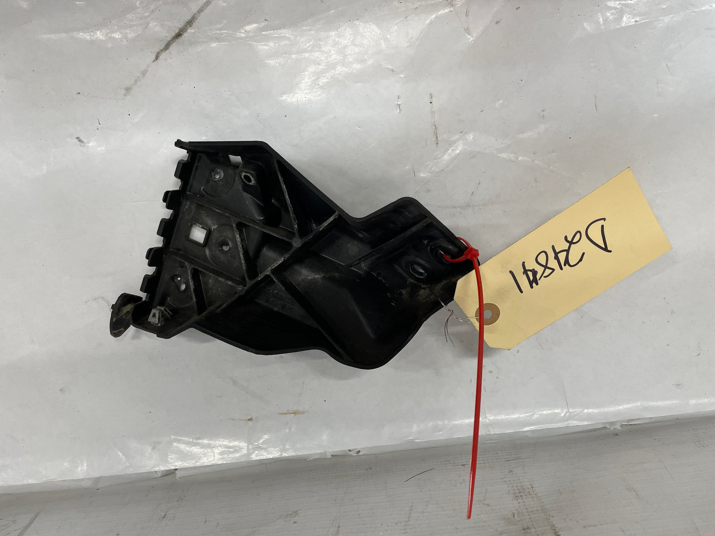 2016 Chevy SS Sedan RH Passenger Fender Bumper Bracket OEM - Day's Parts Yard