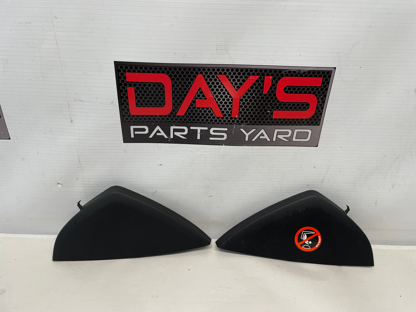 2009 Pontiac G8 RH & LH Dash Trim End Caps OEM - Day's Parts Yard