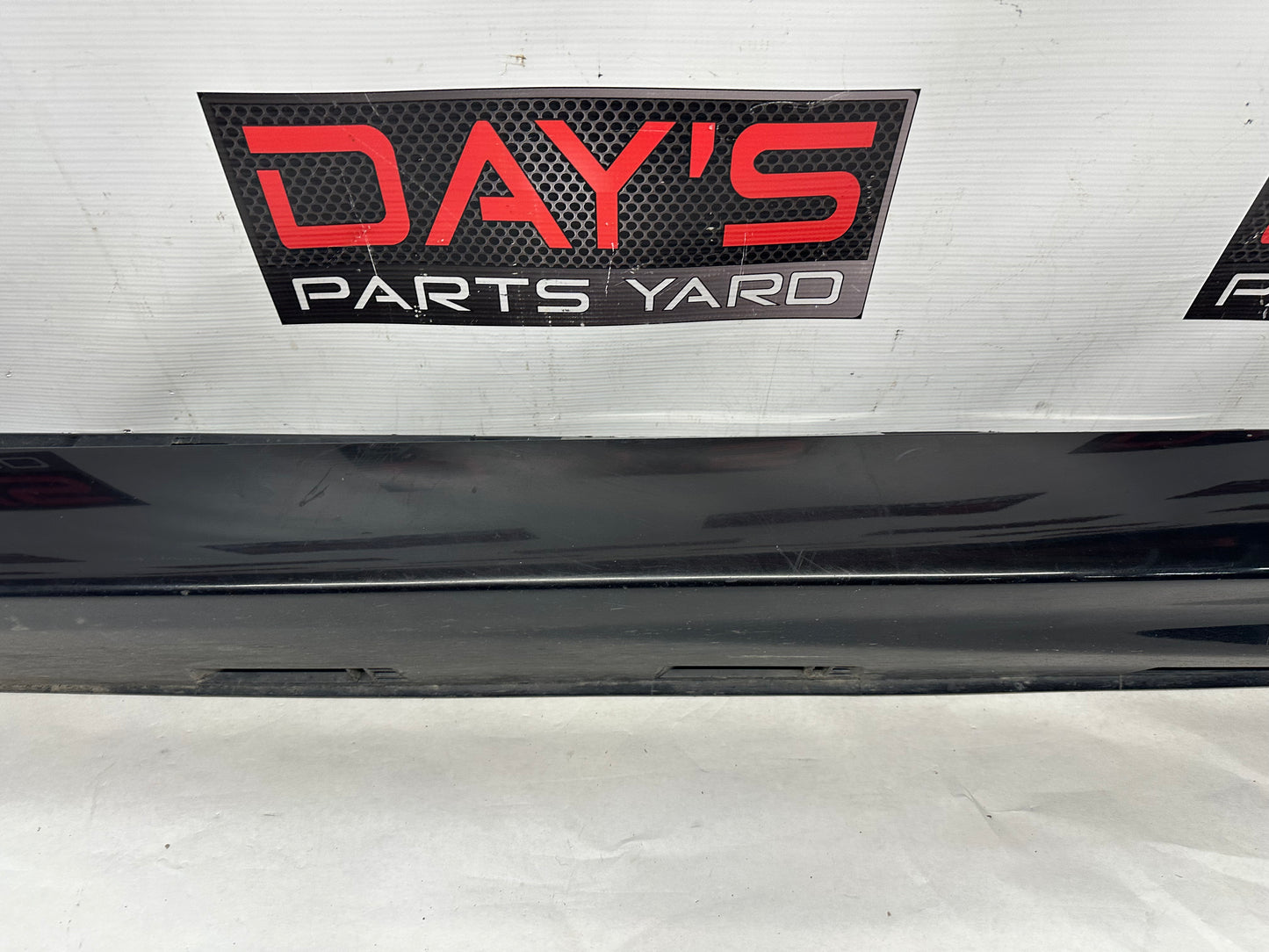 2009 Pontiac G8 GT LH Driver Rocker Molding Side Skirt Panel Trim OEM - Day's Parts Yard
