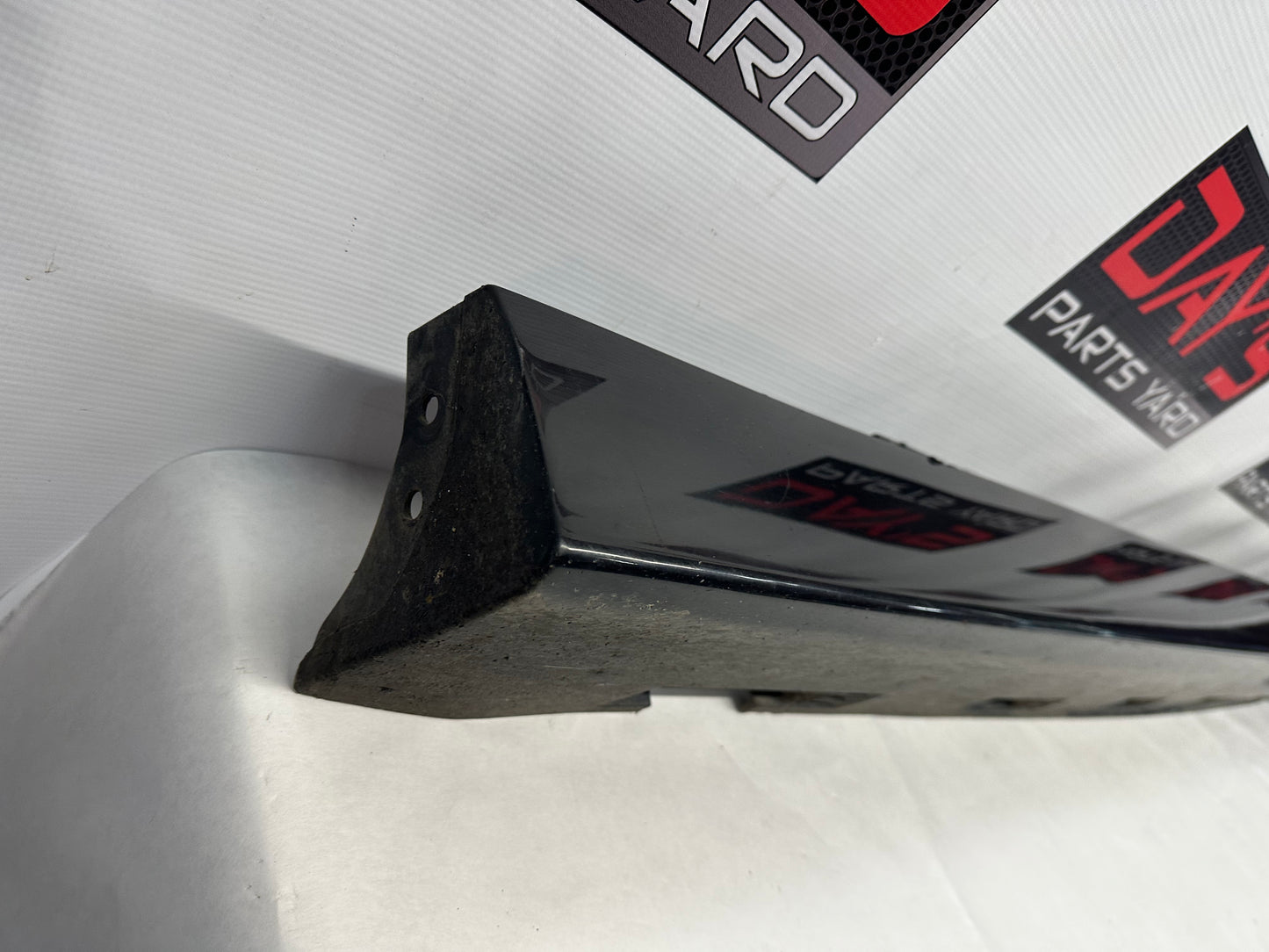 2009 Pontiac G8 GT LH Driver Rocker Molding Side Skirt Panel Trim OEM - Day's Parts Yard
