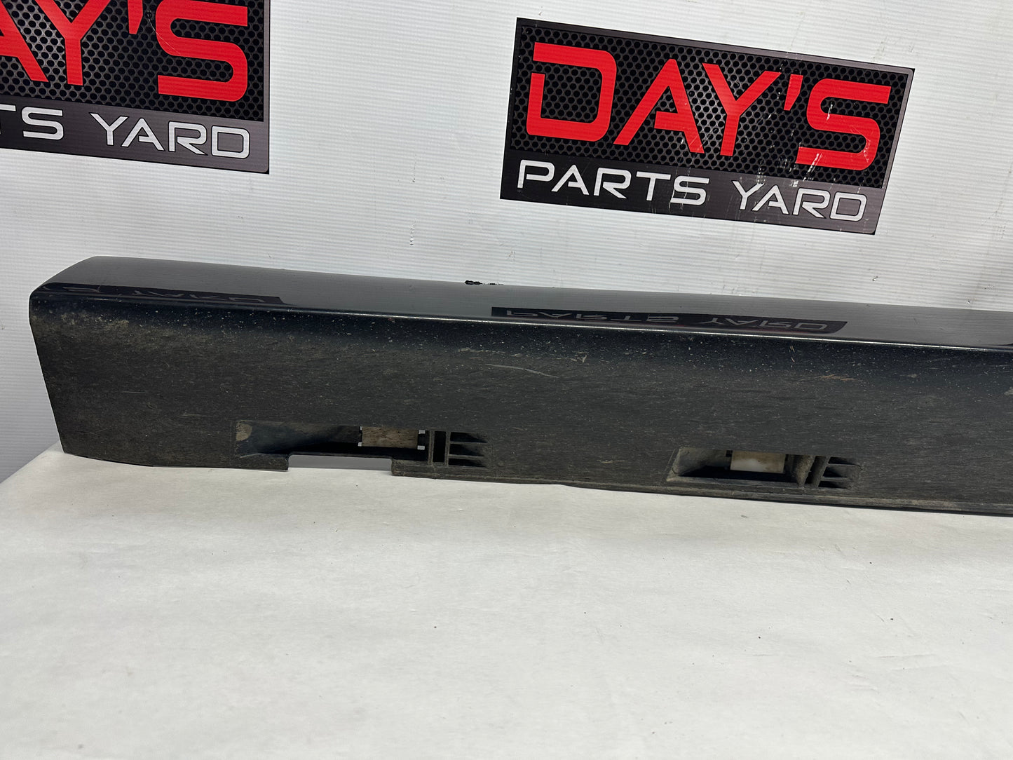 2009 Pontiac G8 GT LH Driver Rocker Molding Side Skirt Panel Trim OEM - Day's Parts Yard