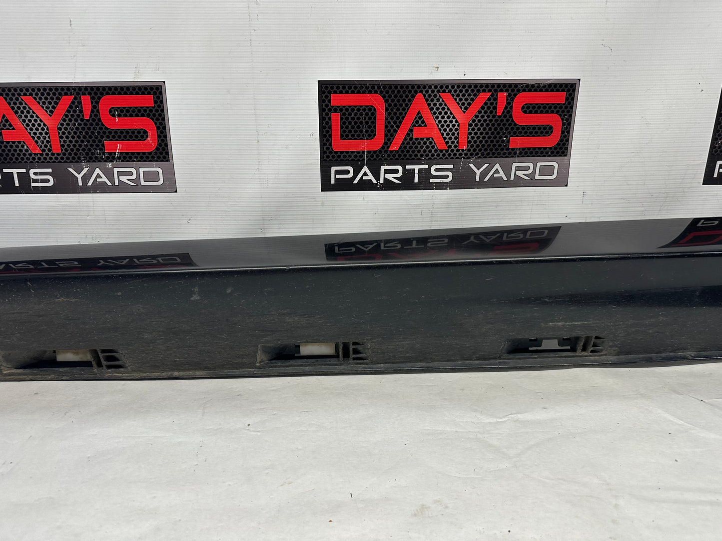 2009 Pontiac G8 GT LH Driver Rocker Molding Side Skirt Panel Trim OEM - Day's Parts Yard