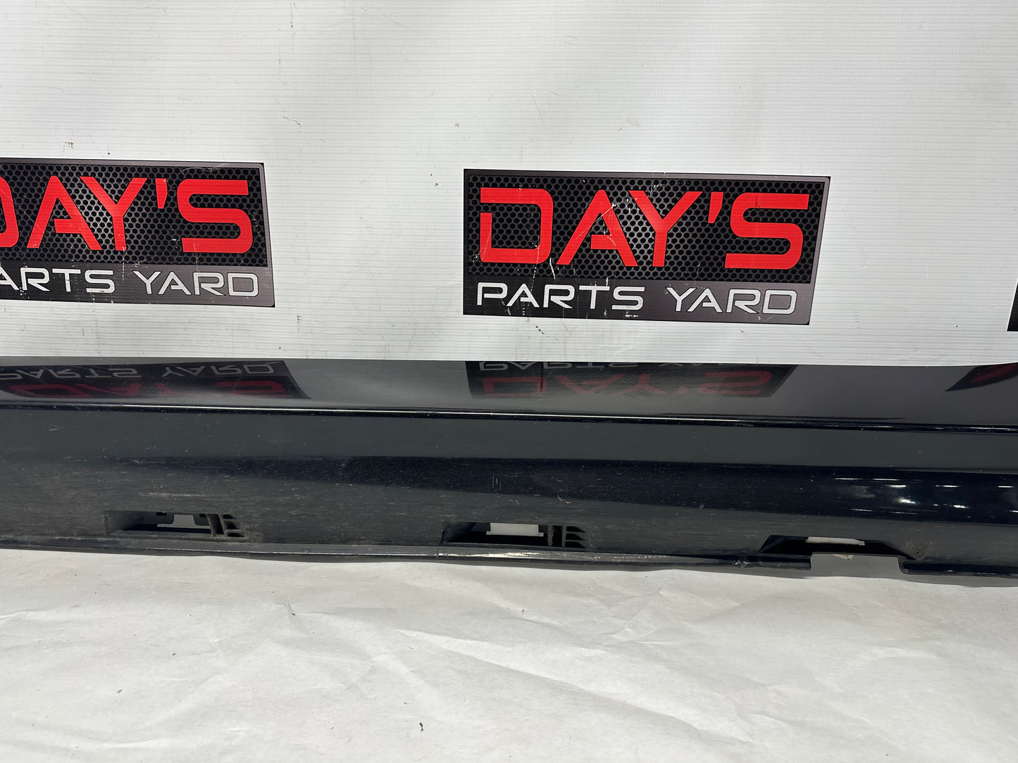 2009 Pontiac G8 GT LH Driver Rocker Molding Side Skirt Panel Trim OEM - Day's Parts Yard