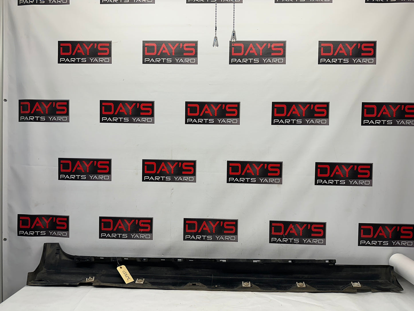 2009 Pontiac G8 GT LH Driver Rocker Molding Side Skirt Panel Trim OEM - Day's Parts Yard