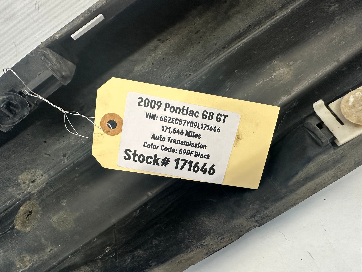 2009 Pontiac G8 GT LH Driver Rocker Molding Side Skirt Panel Trim OEM - Day's Parts Yard