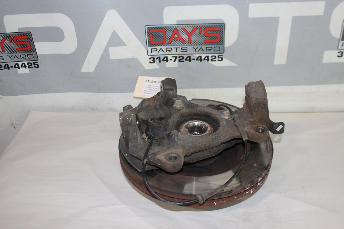 2015 Chevy Silverado 1500 LTZ RH Passenger Spindle Knuckle Hub OEM - Day's Parts Yard