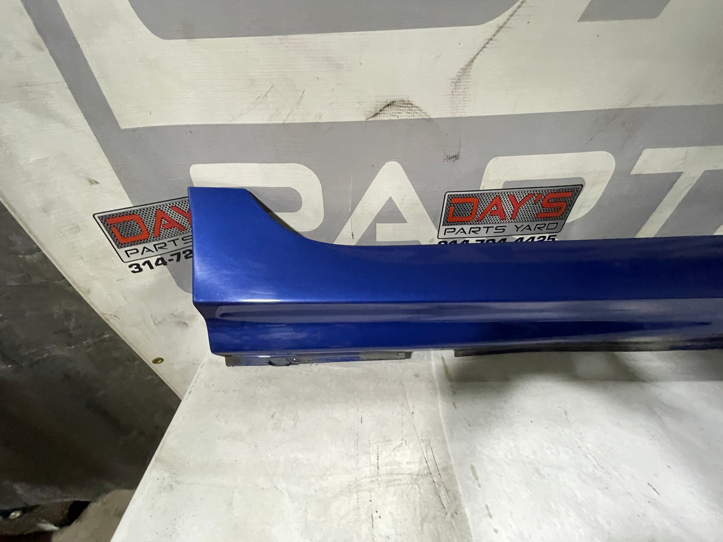 2017 Chevy SS Sedan RH Passenger Rocker Molding Trim OEM - Day's Parts Yard