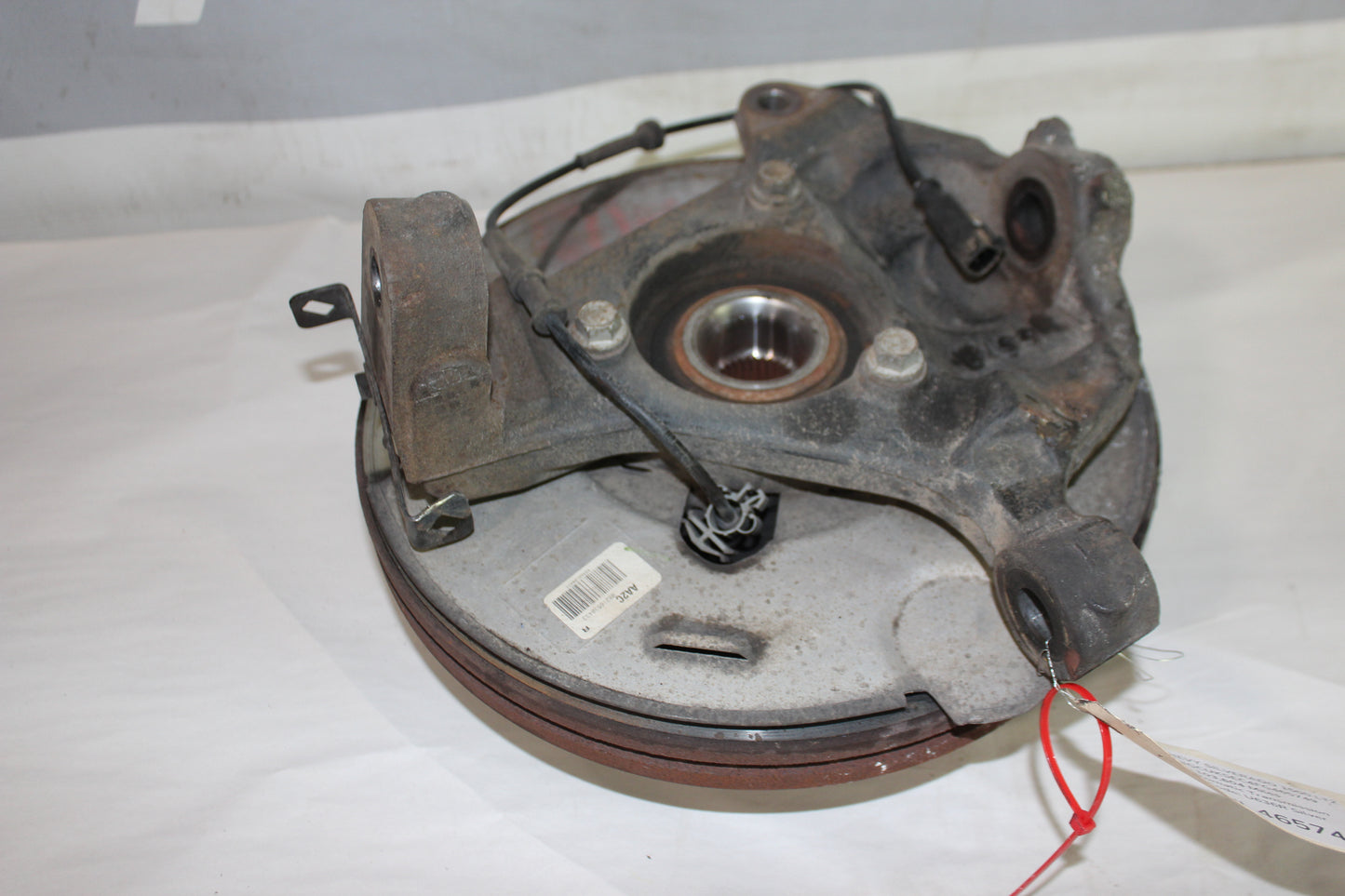 2015 Chevy Silverado 1500 LTZ RH Passenger Spindle Knuckle Hub OEM - Day's Parts Yard