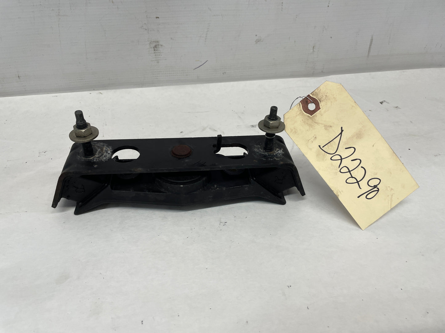 2017 Chevy SS Sedan Automatic Transmission Crossmember Mount OEM - Day's Parts Yard