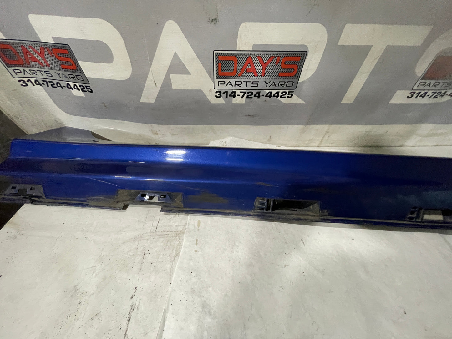 2017 Chevy SS Sedan RH Passenger Rocker Molding Trim OEM - Day's Parts Yard