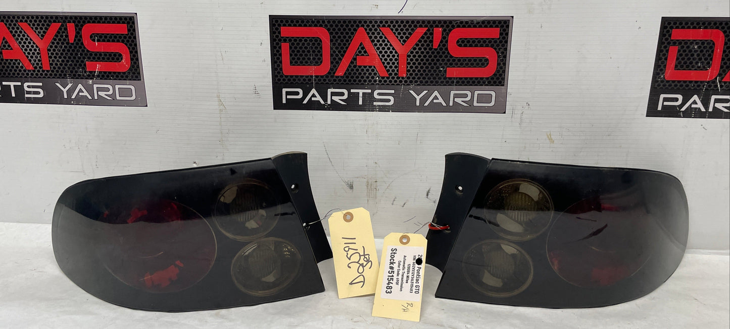 2006 Pontiac GTO RH & LH Tail Light Taillight Lamp OEM - Day's Parts Yard