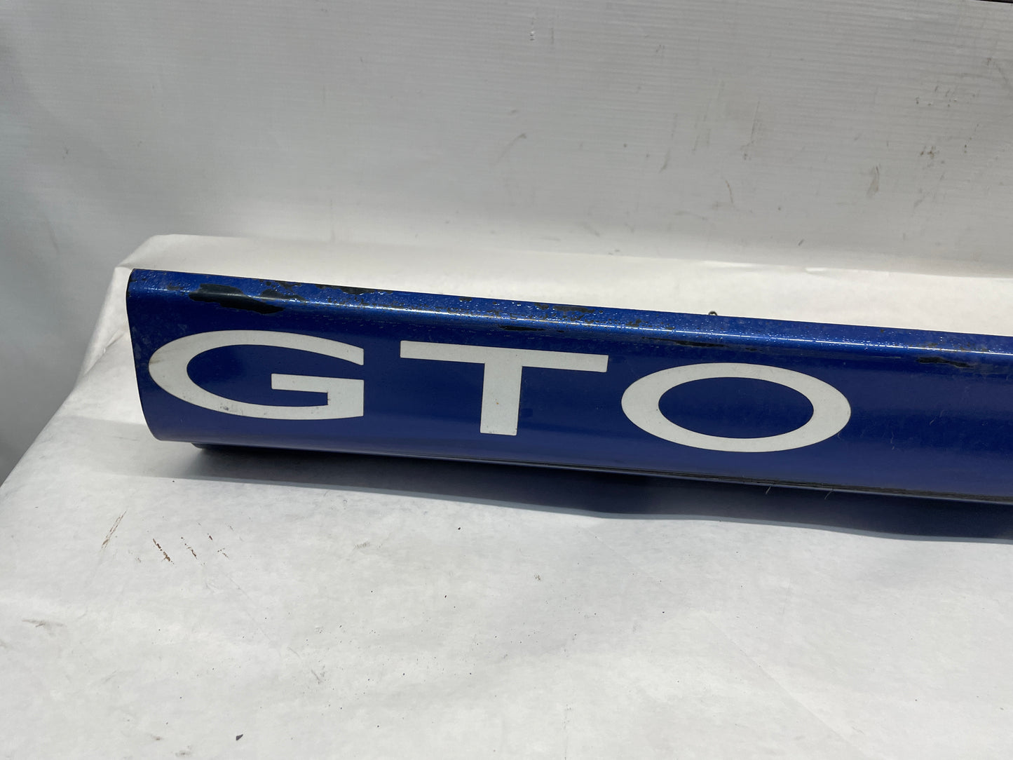2005 Pontiac GTO RH Passenger Rocker Molding Side Skirt Panel OEM - Day's Parts Yard