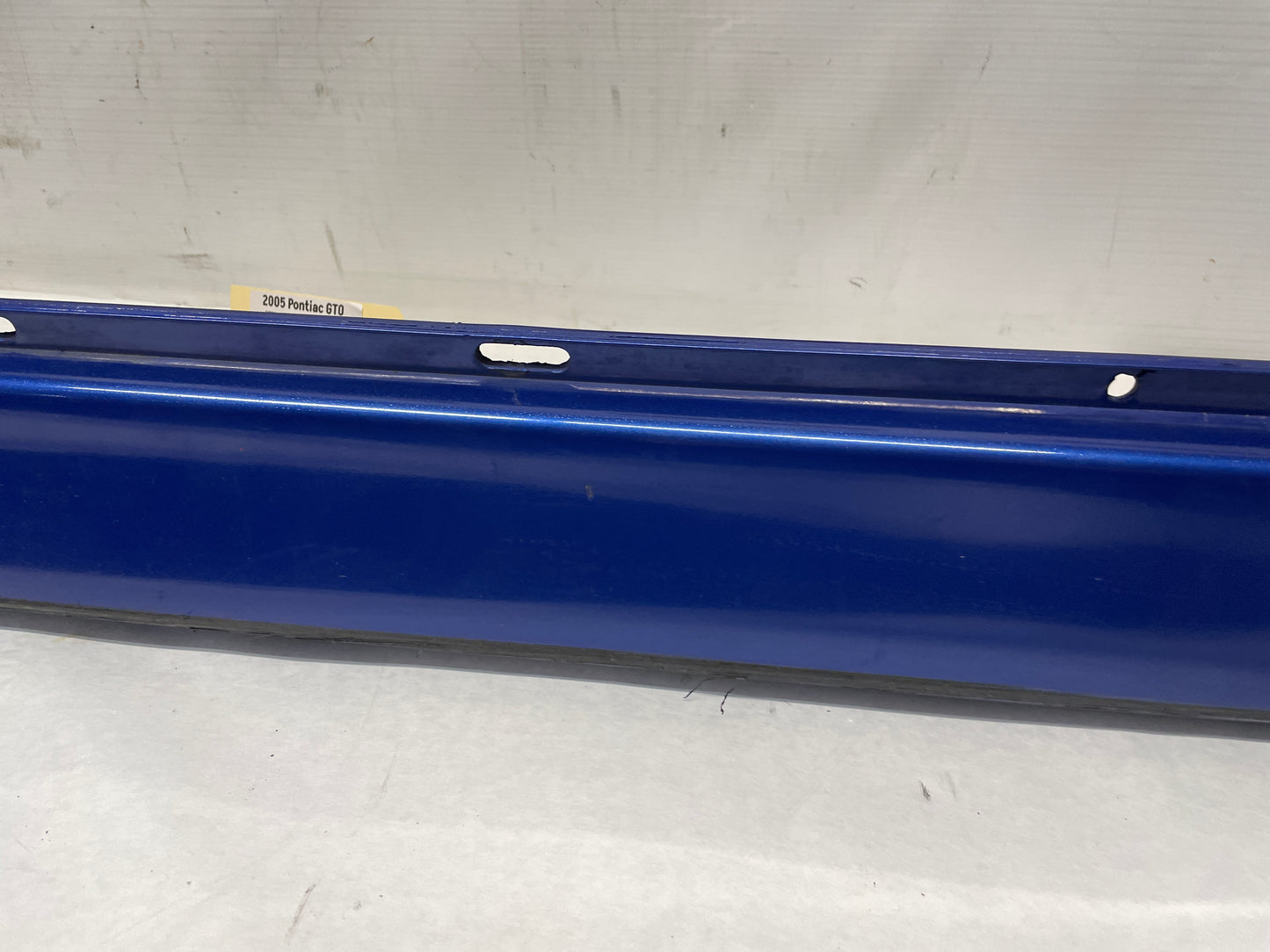 2005 Pontiac GTO RH Passenger Rocker Molding Side Skirt Panel OEM - Day's Parts Yard