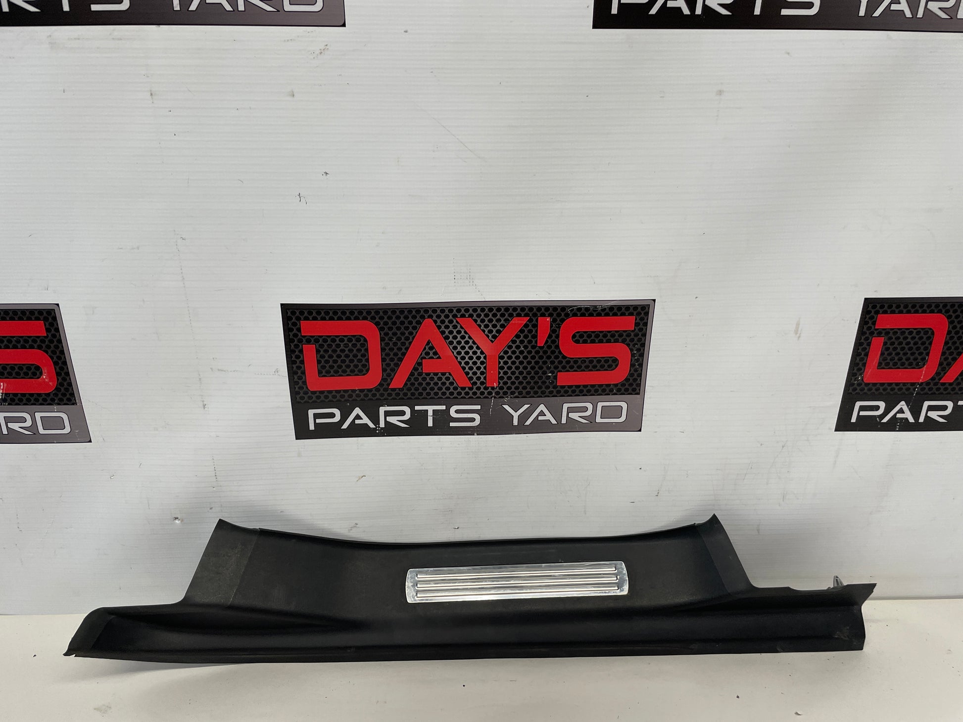 2009 Pontiac G8 GT RH Passenger Rear Door Trim Sill Scuff Kick Panel OEM - Day's Parts Yard
