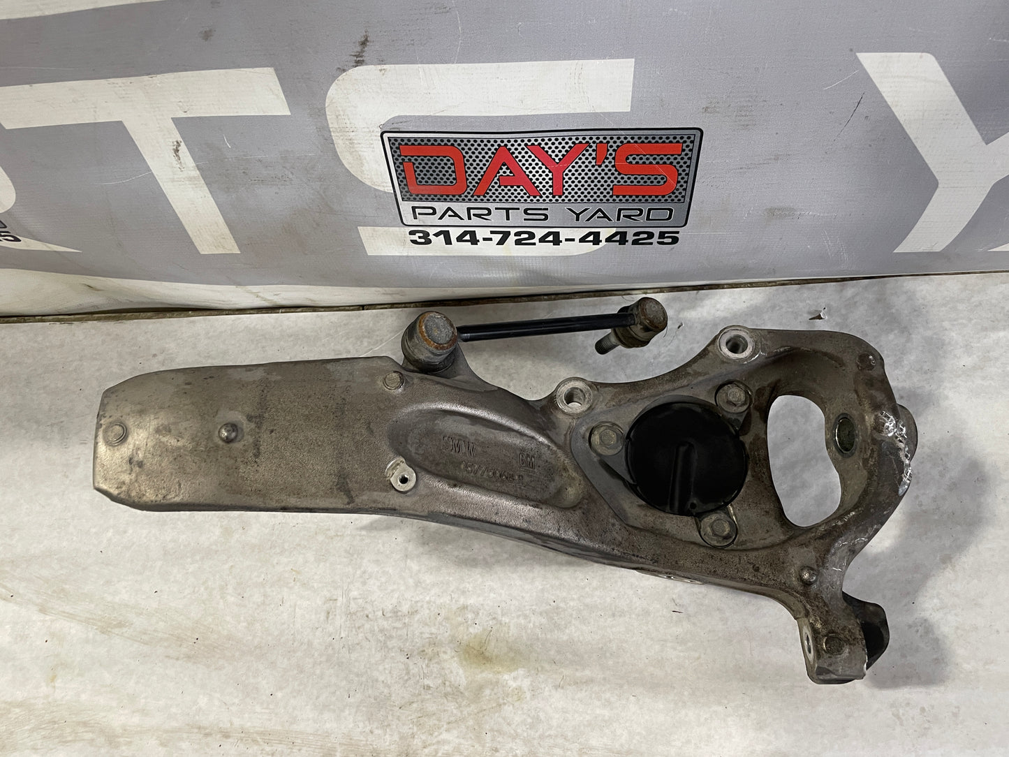 2014 Cadillac CTS-V Coupe Front RH Passenger Spindle Knuckle Hub Assembly OEM - Day's Parts Yard