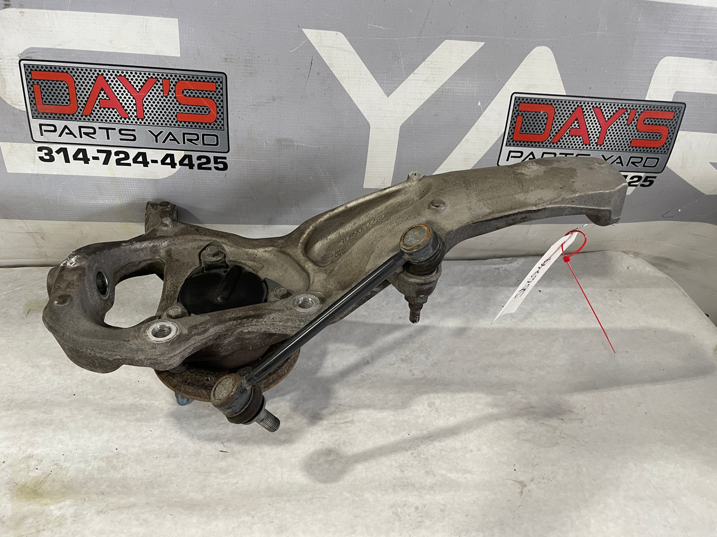 2014 Cadillac CTS-V Coupe Front RH Passenger Spindle Knuckle Hub Assembly OEM - Day's Parts Yard