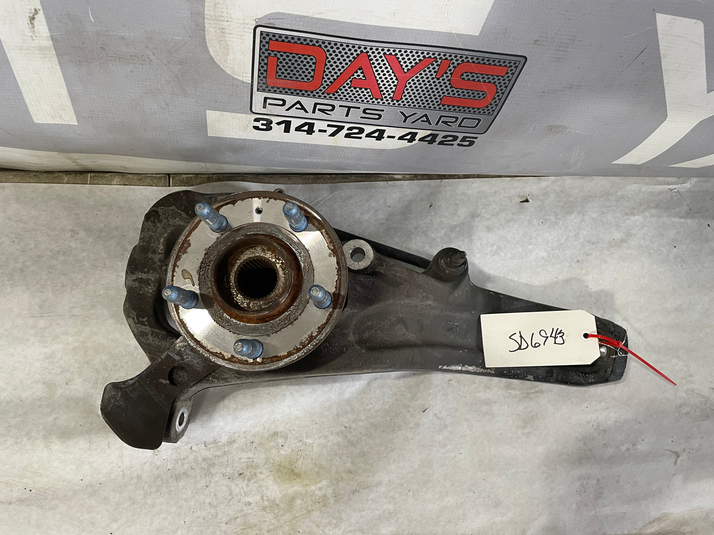 2014 Cadillac CTS-V Coupe Front RH Passenger Spindle Knuckle Hub Assembly OEM - Day's Parts Yard