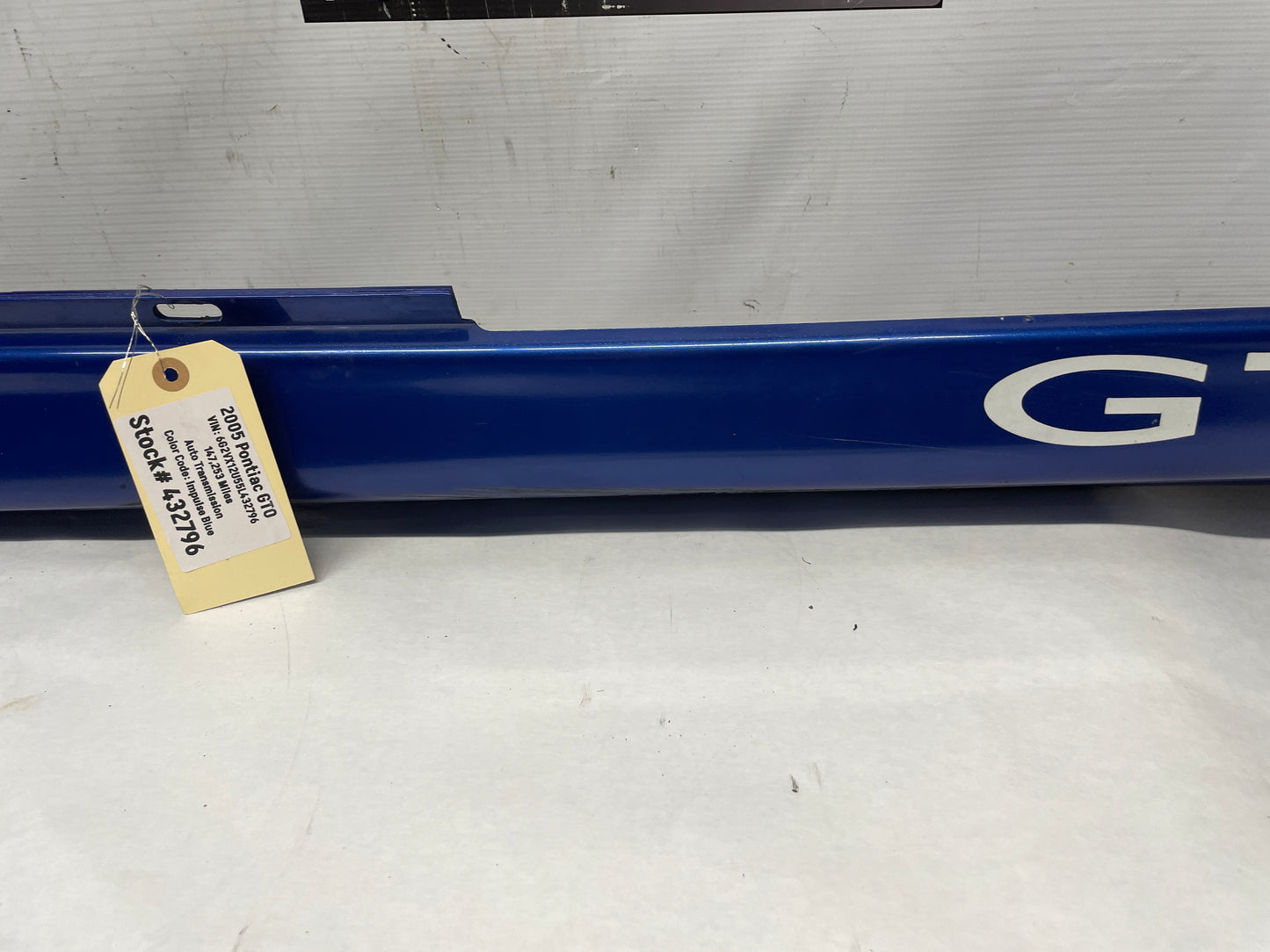 2005 Pontiac GTO LH Driver Rocker Molding Side Skirt Trim Panel OEM - Day's Parts Yard