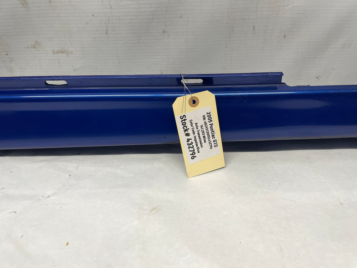 2005 Pontiac GTO LH Driver Rocker Molding Side Skirt Trim Panel OEM - Day's Parts Yard