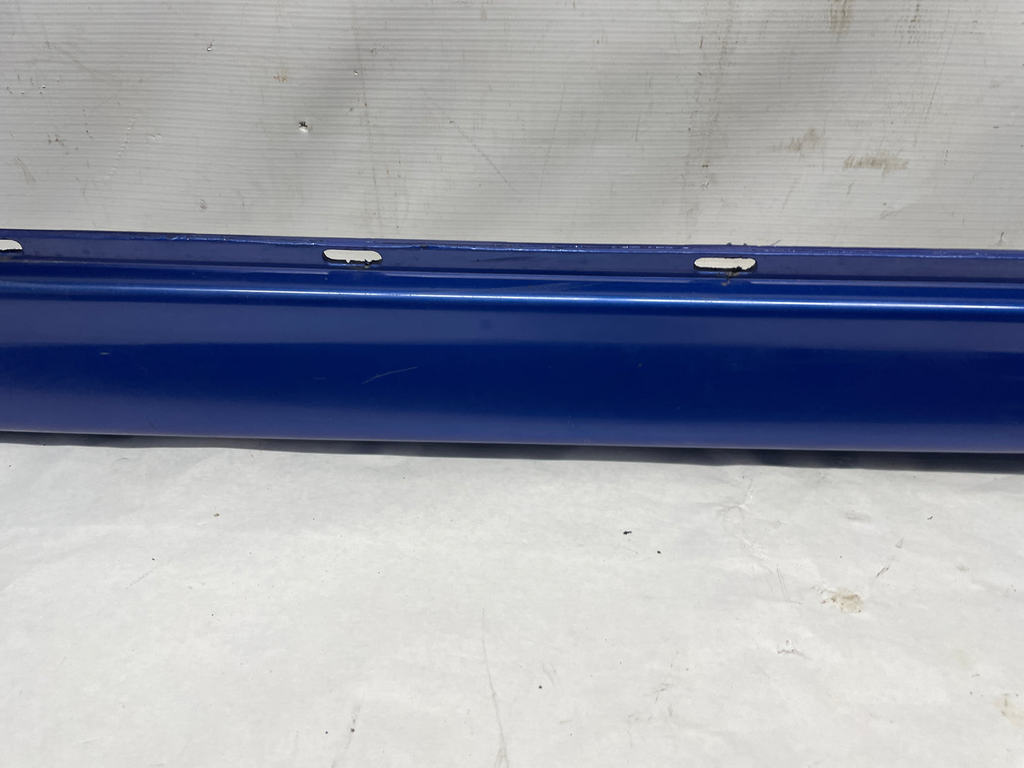 2005 Pontiac GTO LH Driver Rocker Molding Side Skirt Trim Panel OEM - Day's Parts Yard