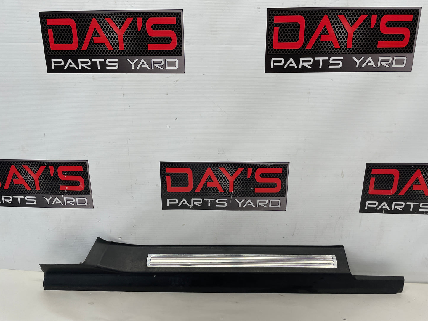 2009 Pontiac G8 RH Passenger Front Door Sill Kick Panel / Scuff Plate OEM - Day's Parts Yard