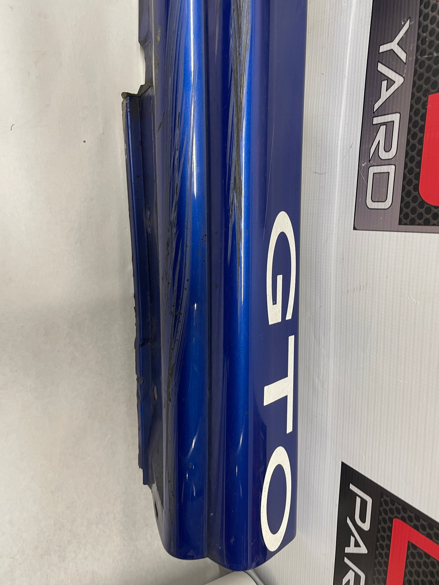 2005 Pontiac GTO LH Driver Rocker Molding Side Skirt Trim Panel OEM - Day's Parts Yard