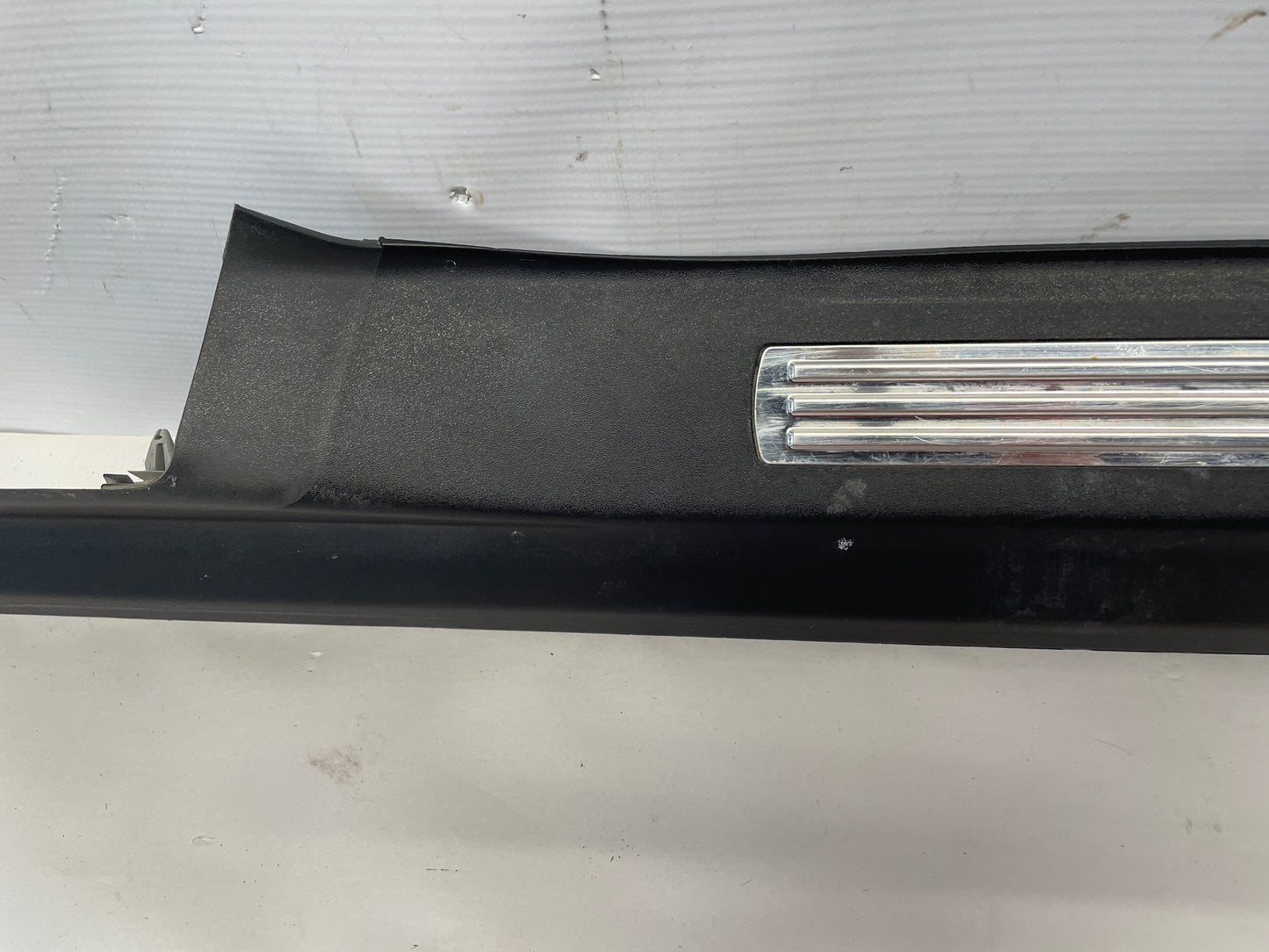 2009 Pontiac G8 RH Passenger Front Door Sill Kick Panel / Scuff Plate OEM - Day's Parts Yard