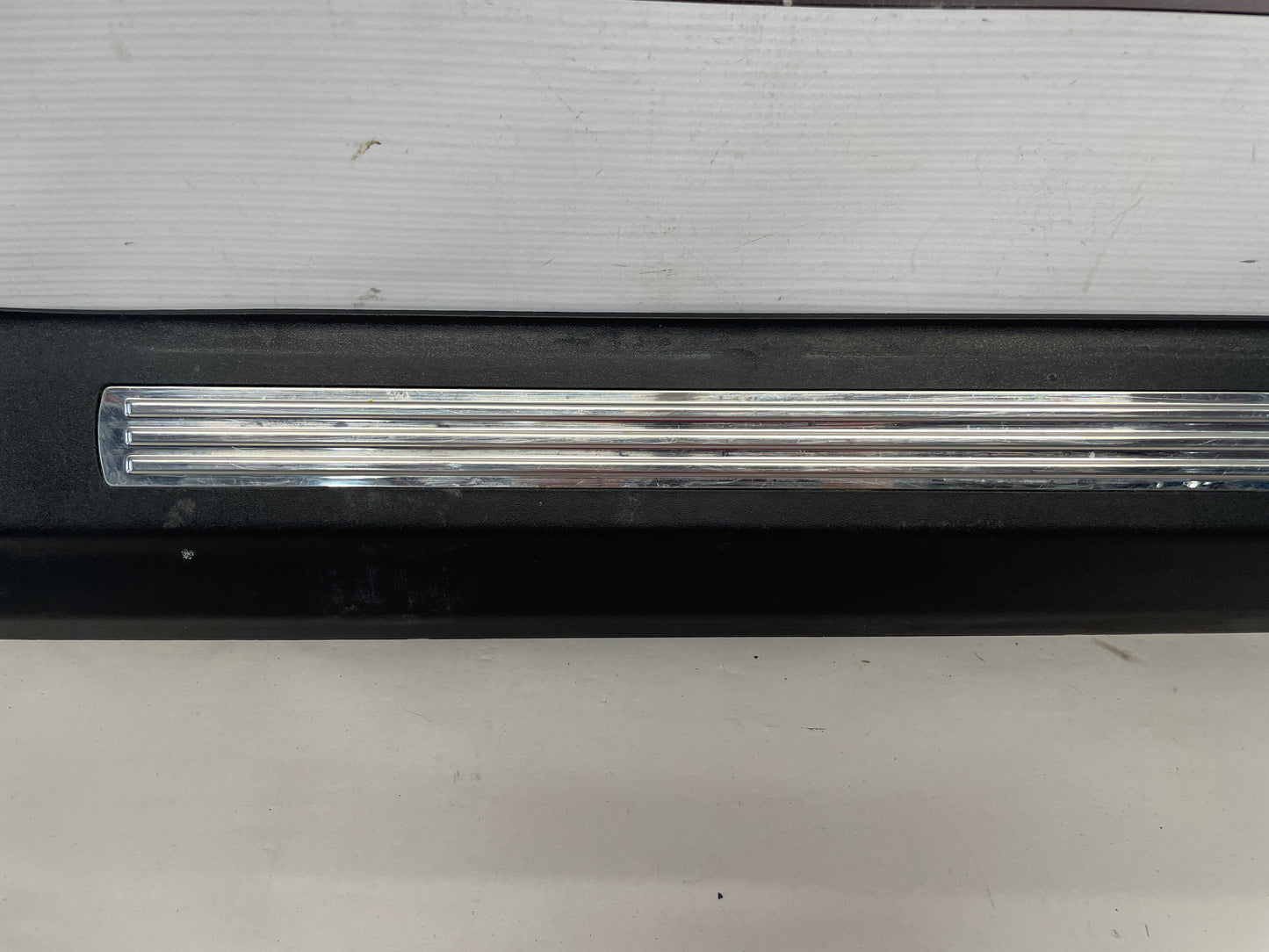 2009 Pontiac G8 RH Passenger Front Door Sill Kick Panel / Scuff Plate OEM - Day's Parts Yard