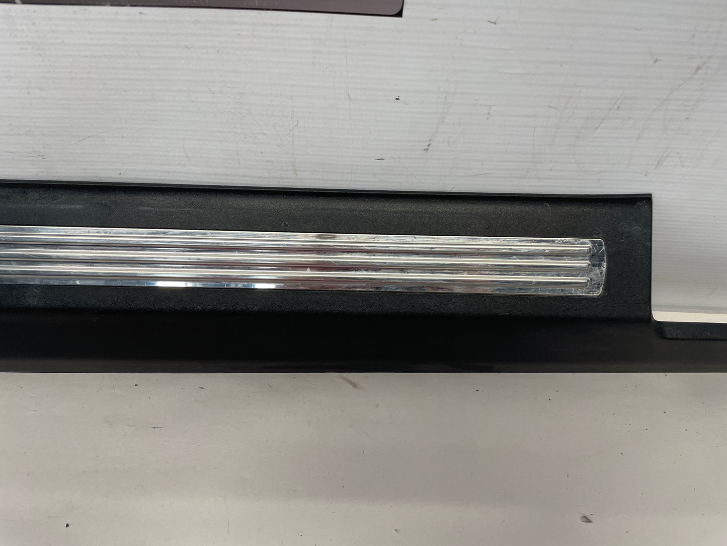 2009 Pontiac G8 RH Passenger Front Door Sill Kick Panel / Scuff Plate OEM - Day's Parts Yard