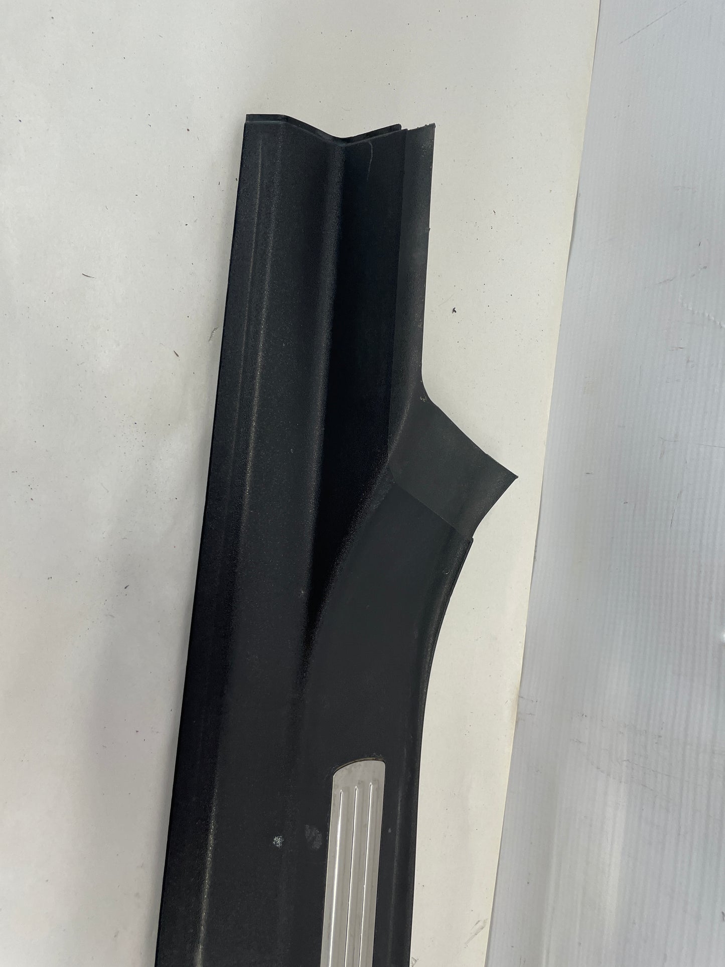 2009 Pontiac G8 RH Passenger Front Door Sill Kick Panel / Scuff Plate OEM - Day's Parts Yard