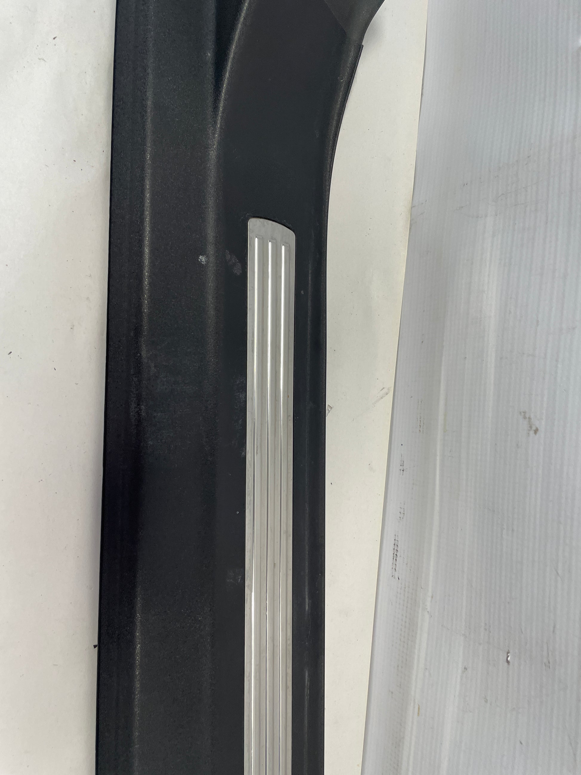 2009 Pontiac G8 RH Passenger Front Door Sill Kick Panel / Scuff Plate OEM - Day's Parts Yard