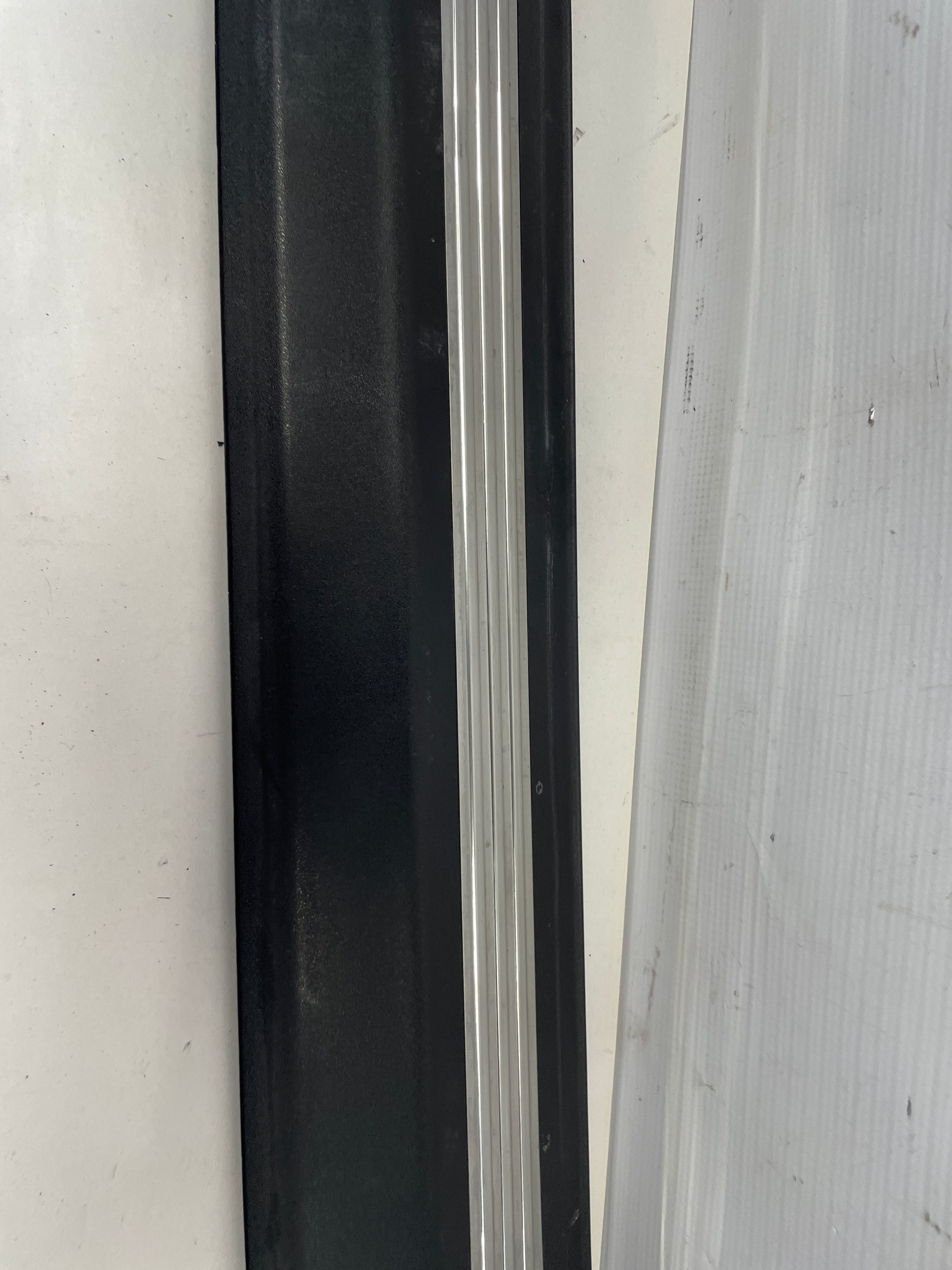 2009 Pontiac G8 RH Passenger Front Door Sill Kick Panel / Scuff Plate OEM - Day's Parts Yard
