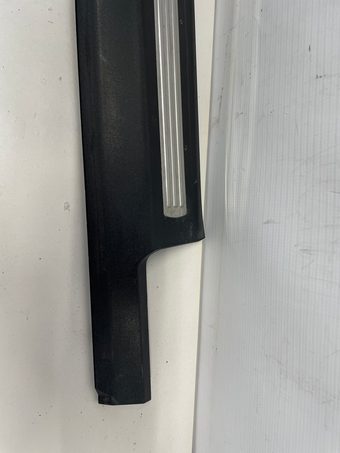 2009 Pontiac G8 RH Passenger Front Door Sill Kick Panel / Scuff Plate OEM - Day's Parts Yard