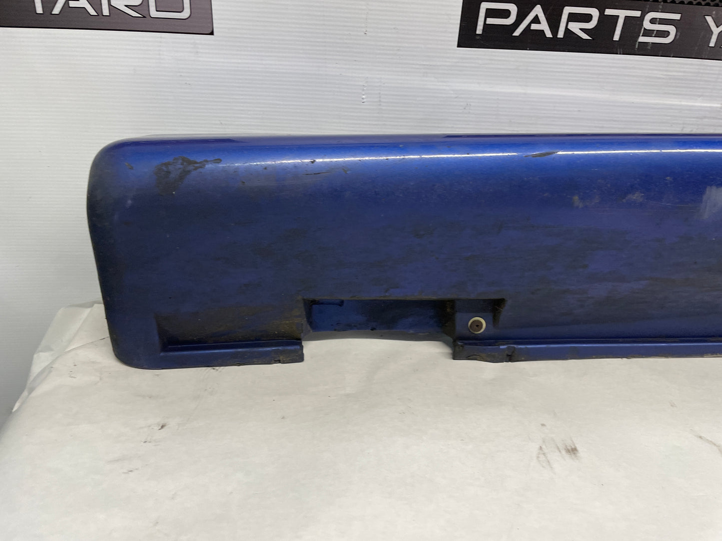 2005 Pontiac GTO LH Driver Rocker Molding Side Skirt Trim Panel OEM - Day's Parts Yard