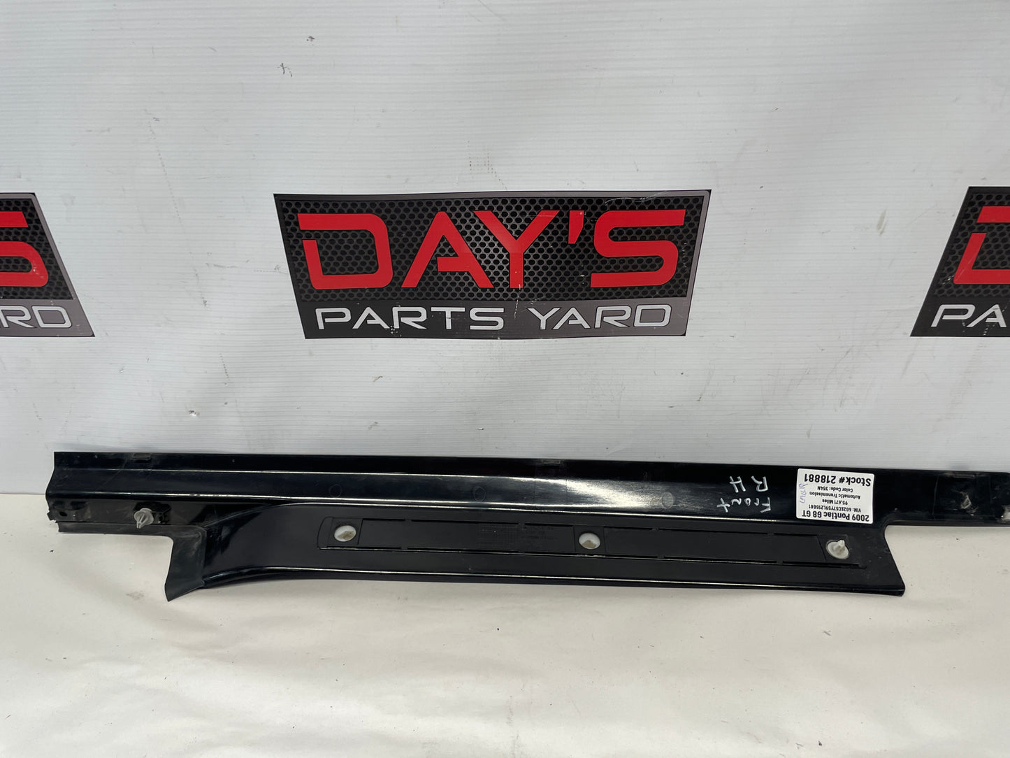 2009 Pontiac G8 RH Passenger Front Door Sill Kick Panel / Scuff Plate OEM - Day's Parts Yard