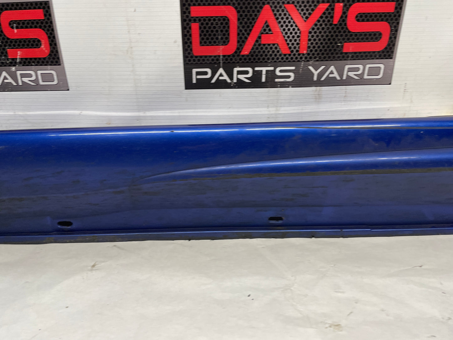 2005 Pontiac GTO LH Driver Rocker Molding Side Skirt Trim Panel OEM - Day's Parts Yard