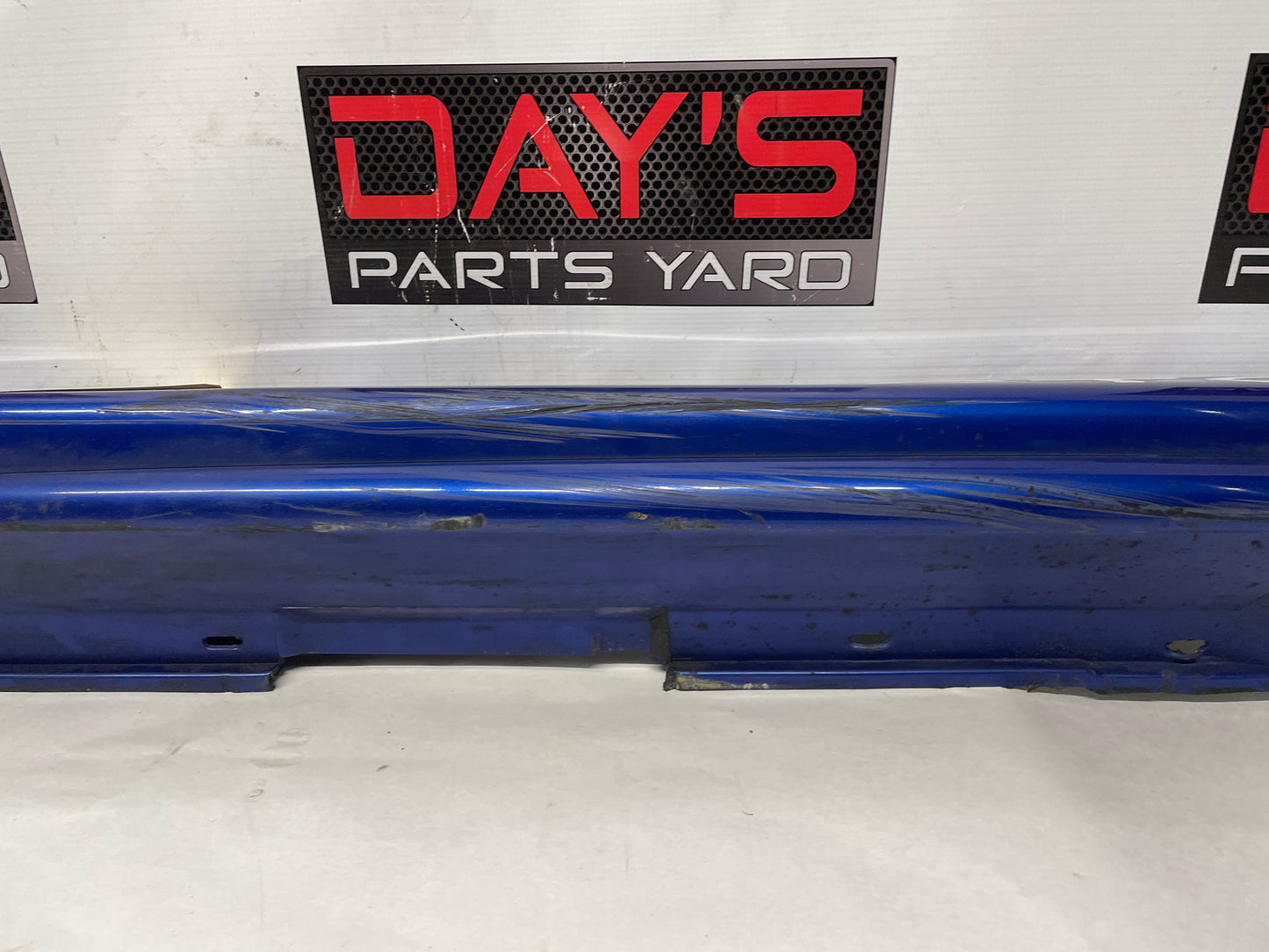 2005 Pontiac GTO LH Driver Rocker Molding Side Skirt Trim Panel OEM - Day's Parts Yard