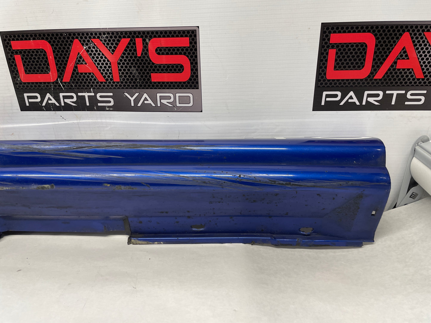 2005 Pontiac GTO LH Driver Rocker Molding Side Skirt Trim Panel OEM - Day's Parts Yard